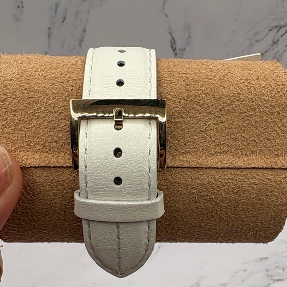Tory Burch Gold and White Women\'s Watch main image 5